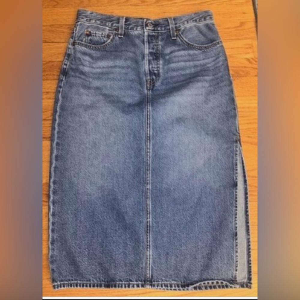 NWOT Levi’s 90’s style midi slit skirt